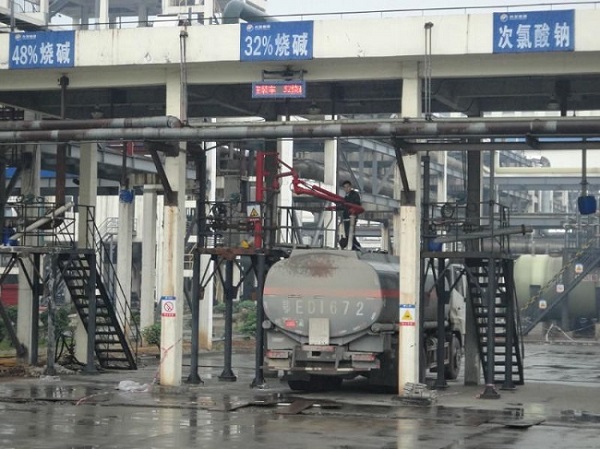風(fēng)從虎，雨從龍，大大來(lái)了雨迎接！興發(fā)牛，大壩壯，主席來(lái)了宜昌亮！